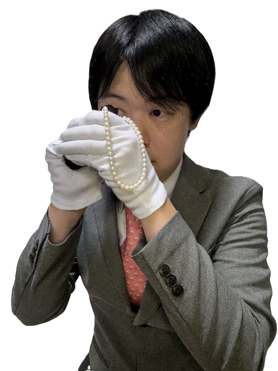 お客様の品物を確認しながら説明しているところ